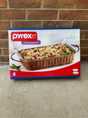 NWT-Pyrex 13x9” Serveware baking dish with Rattan Basket
